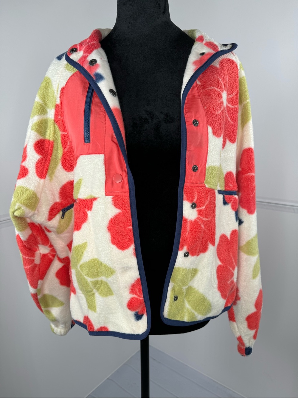 NWT - Thread & Supply Floral Snap Front Fleece Jacket Size Small